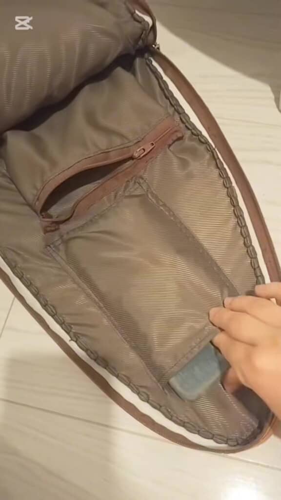 自作したモアナのオールっぽいカバン・開けたところ