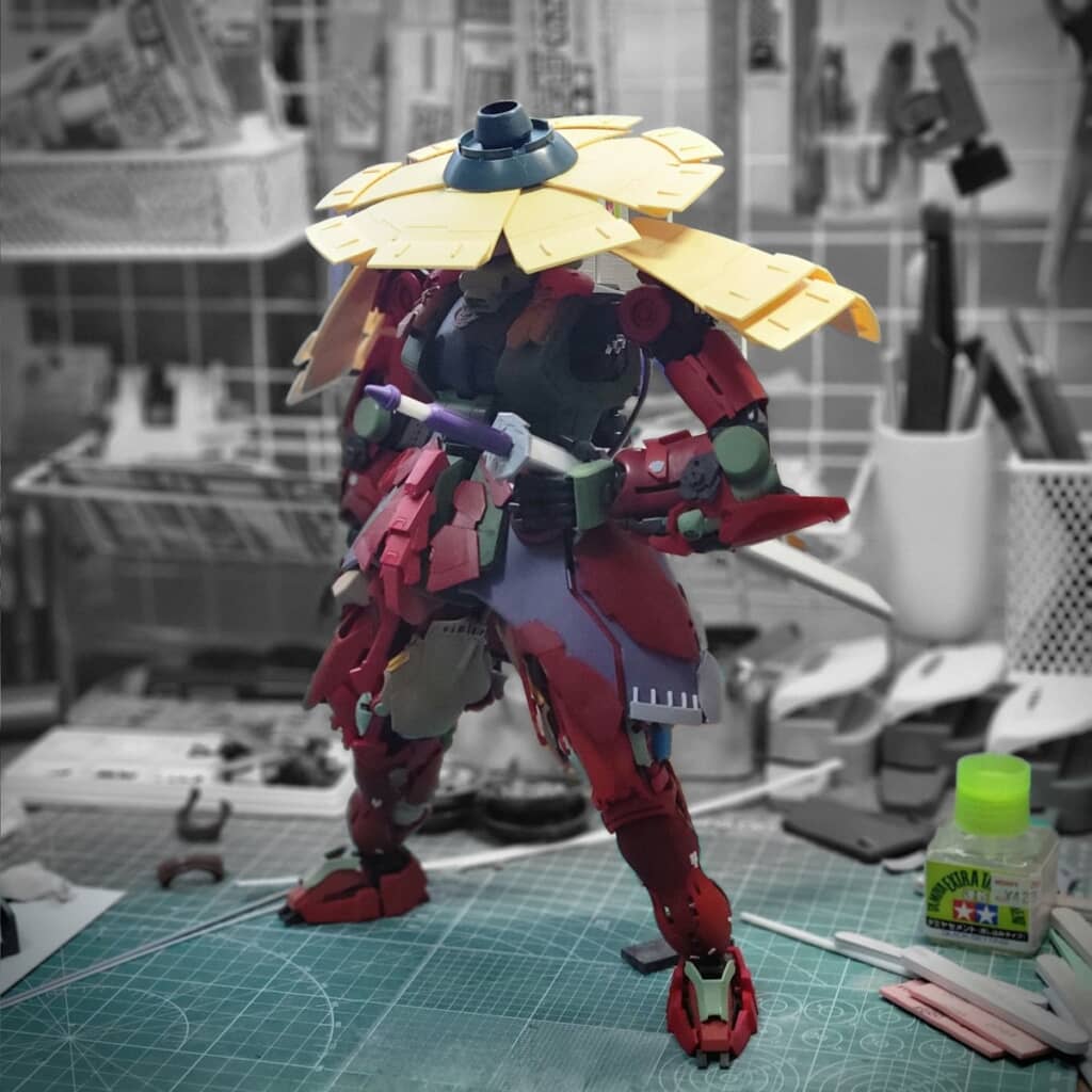 完成したばかりの刀を腰に差した塗装前の戦国ザク