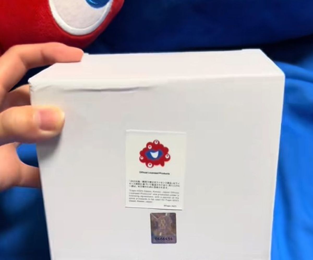 万博で買った白い箱→ふたを開けると……　まさかの中身に「え、普通に欲しい！」「最高に洗いにくそうで好き」 | ライフスタイル ねとらぼ