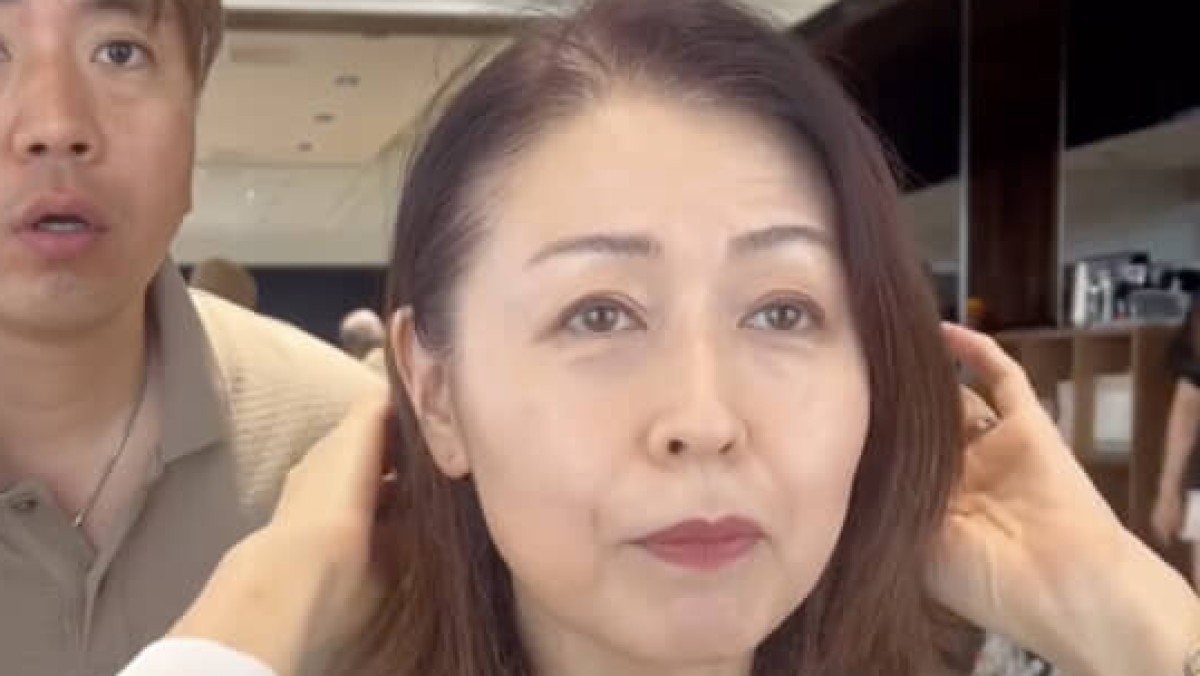 おでこのシワを隠したい50代女性、美容師におまかせしたら……　“マイナス12歳”の仕上がりに「わぁ～！」「凄いですね」（1/2） | 美容 ねとらぼ