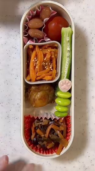 枝豆スティックとベビーホタテの照り焼き、さつま揚げと昆布のうま煮