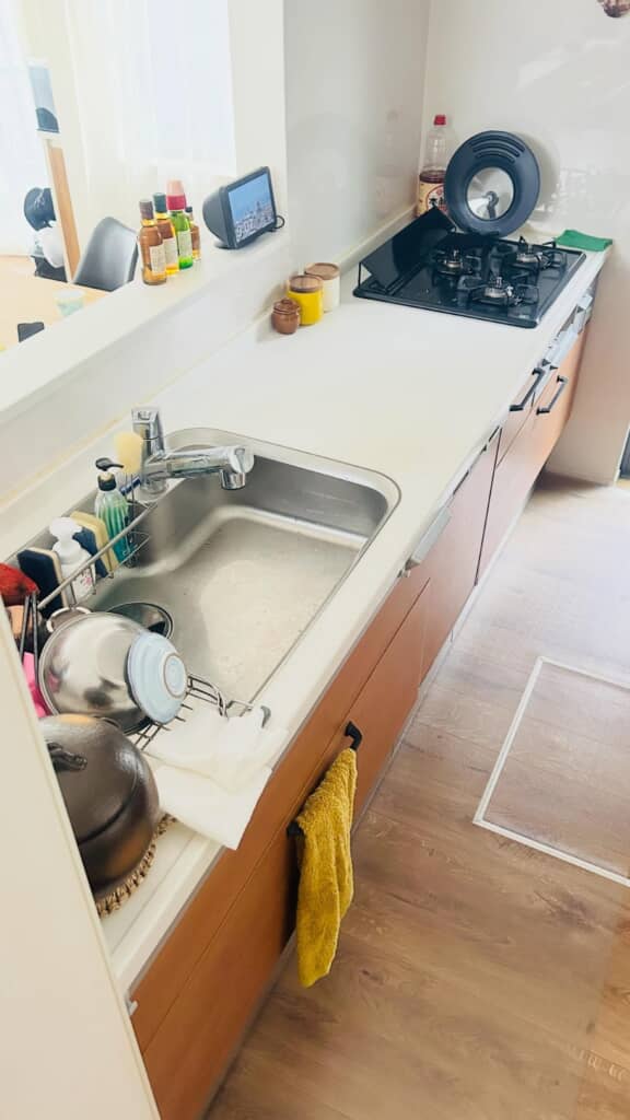 現在のキッチン。同じ家とは思えない！