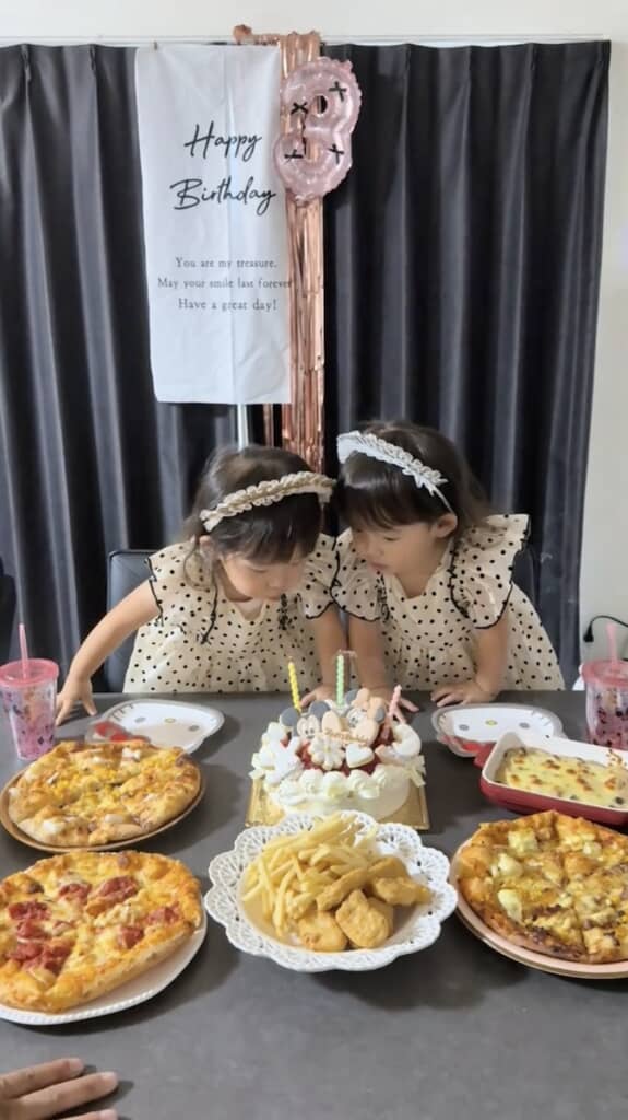 同じタイミングでろうそくにフー！