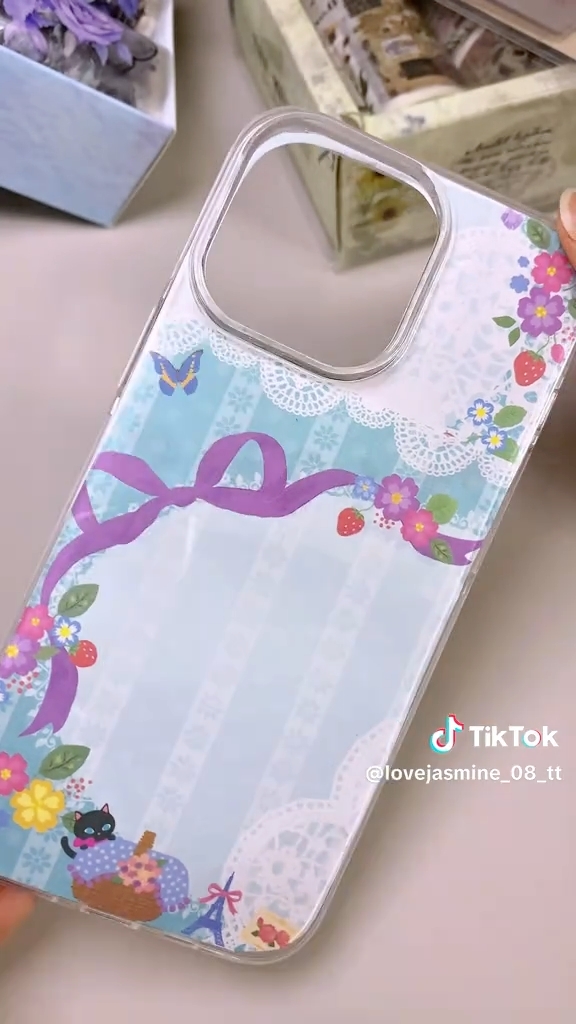 新品のケースにはめ込むと、一気に華やかな見た目に変身