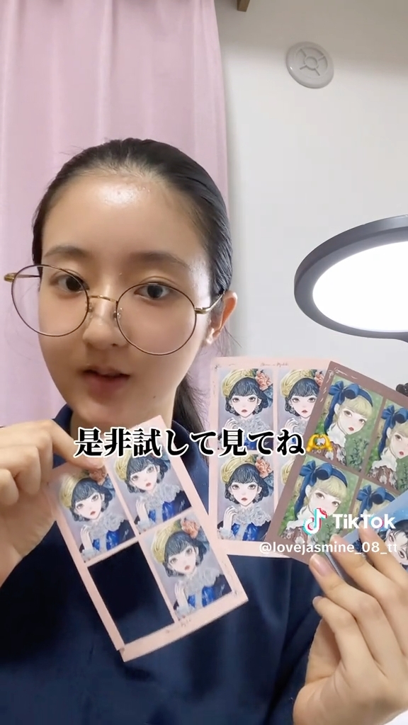 Airiさんのイラストステッカーはコンビニで購入可能