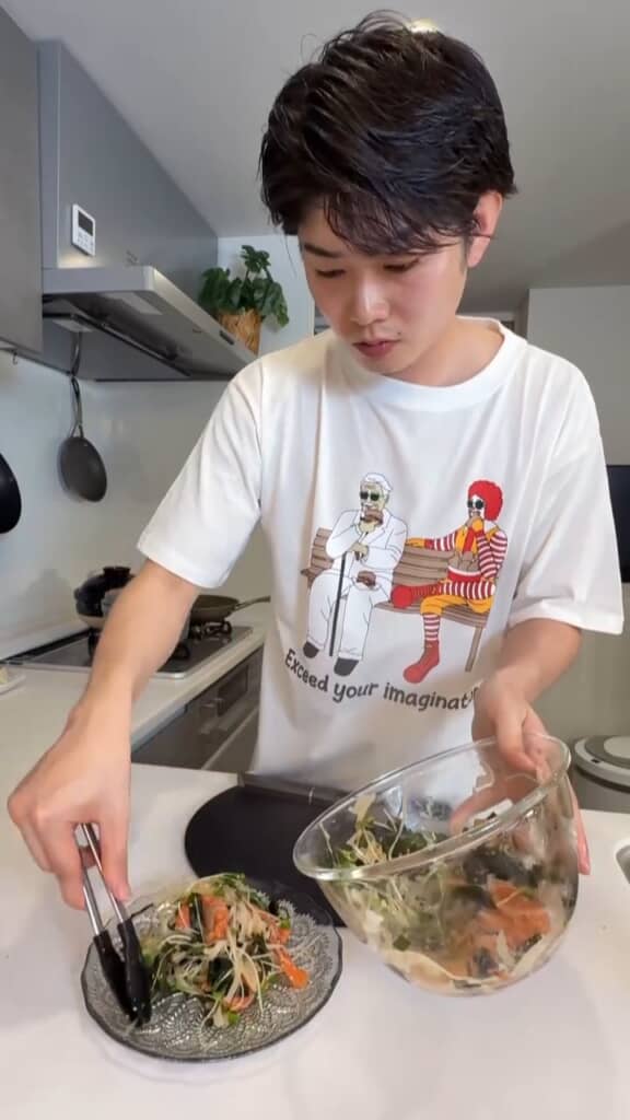 2品目「サーモンとアボカドの梅ポンサラダ」