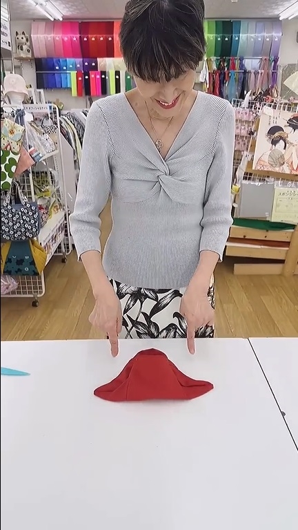 三角になっている部分を上から縫います