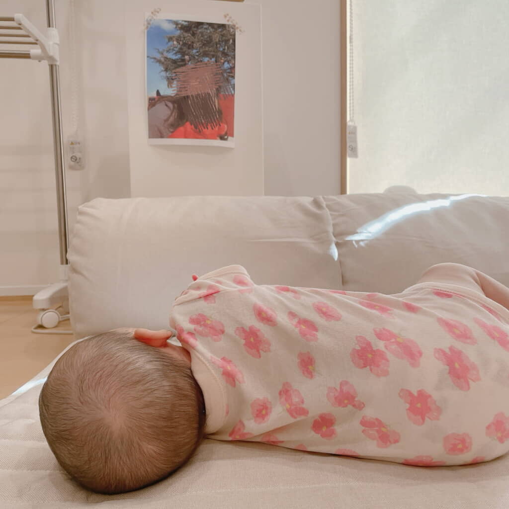 赤ちゃんが見ているのは……？