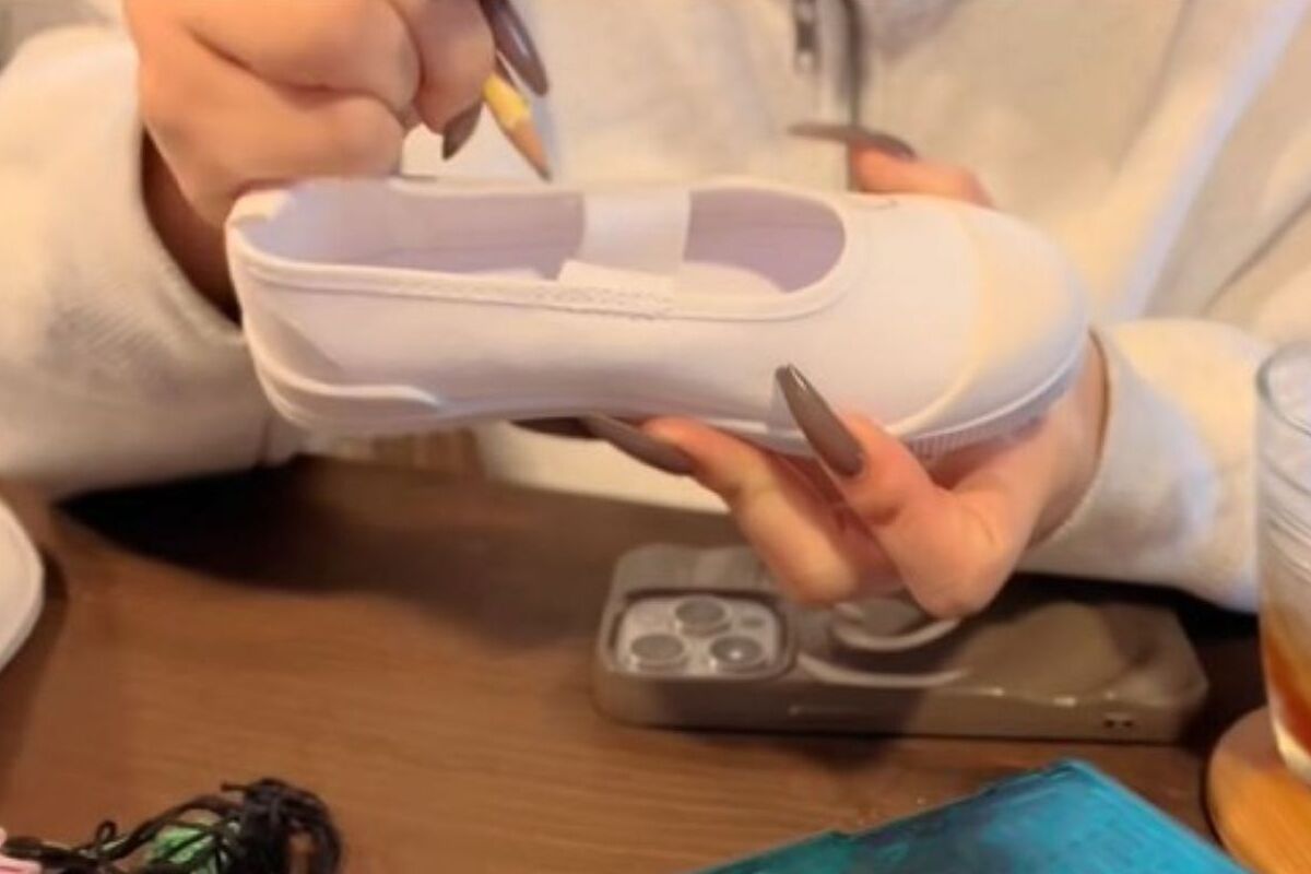 娘の上履き→ギャルママが2日かけて刺しゅうしたら……　圧巻の仕上がりに「天才すぎん？」「絶対羨ましがられる」 | ライフスタイル ねとらぼ