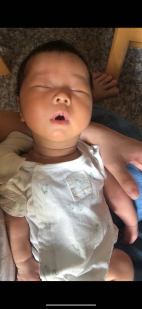 頭の位置を戻しても……