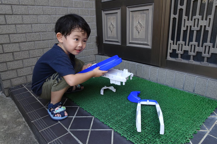 パーツを分解して……