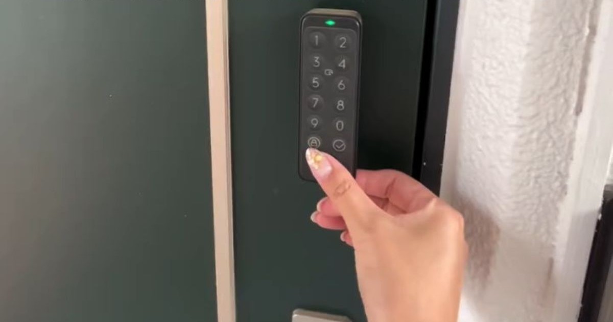 築56年の1LDKのドアを開けると……「うそやーん」　“衝撃の内装”に「まるごとそのまま住みたい」「憧れ！」（1/2） | リフォーム・リノベーション・DIY ねとらぼ