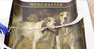 破れたポスター