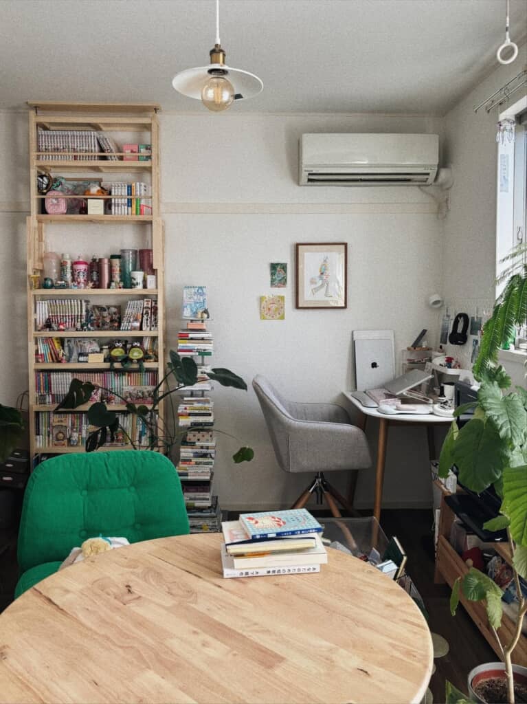 本棚とライトのバランスもセンスあふれてる