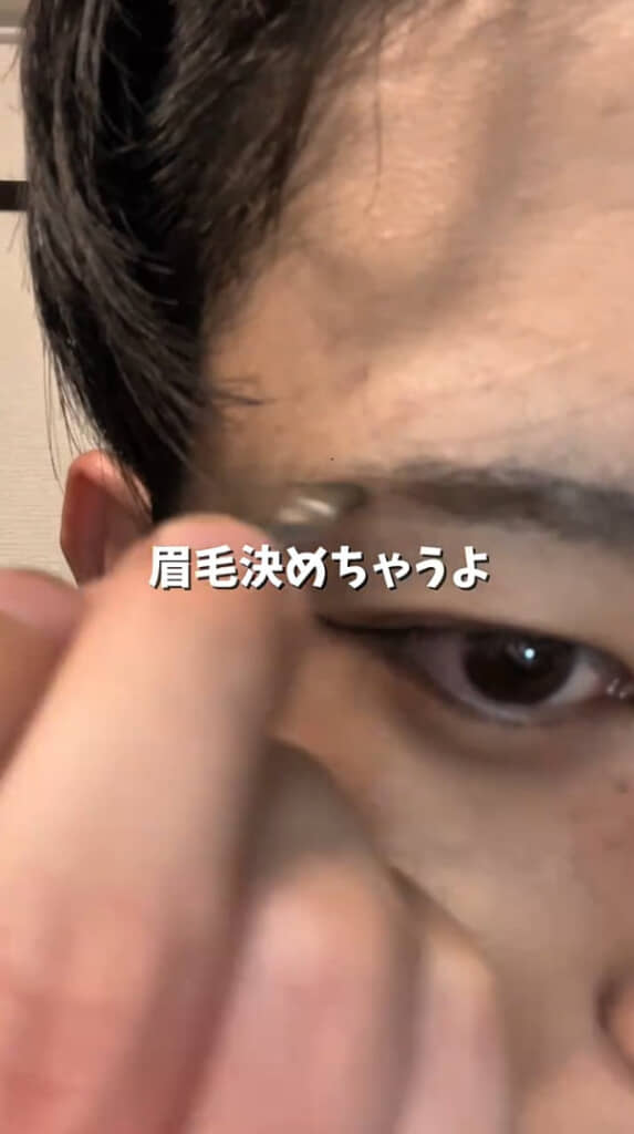 最後に眉毛を描いたら……