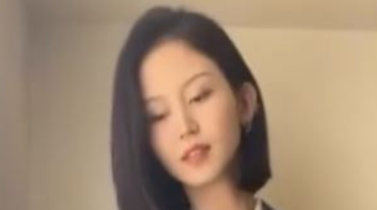 中学生息子の初めての三者懇談、母が着ていったのは……？　まさかの姿に「見惚れます」「かわいすぎます」（1/3） | 女性 ねとらぼ