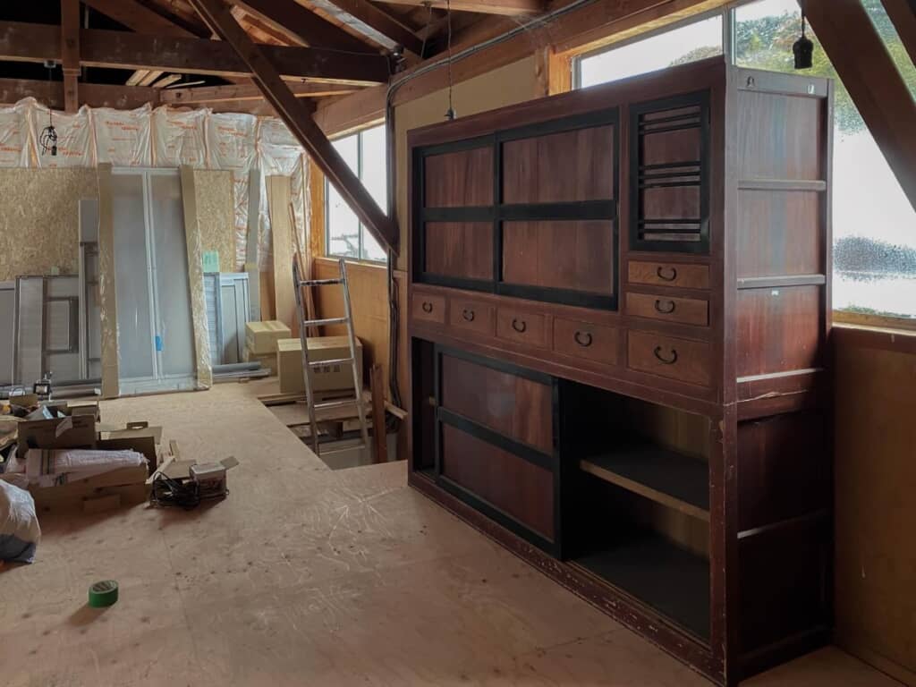 空き家にあった水屋箪笥