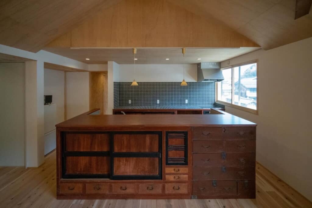 2つのたんすを組み合わせて作ったカウンター