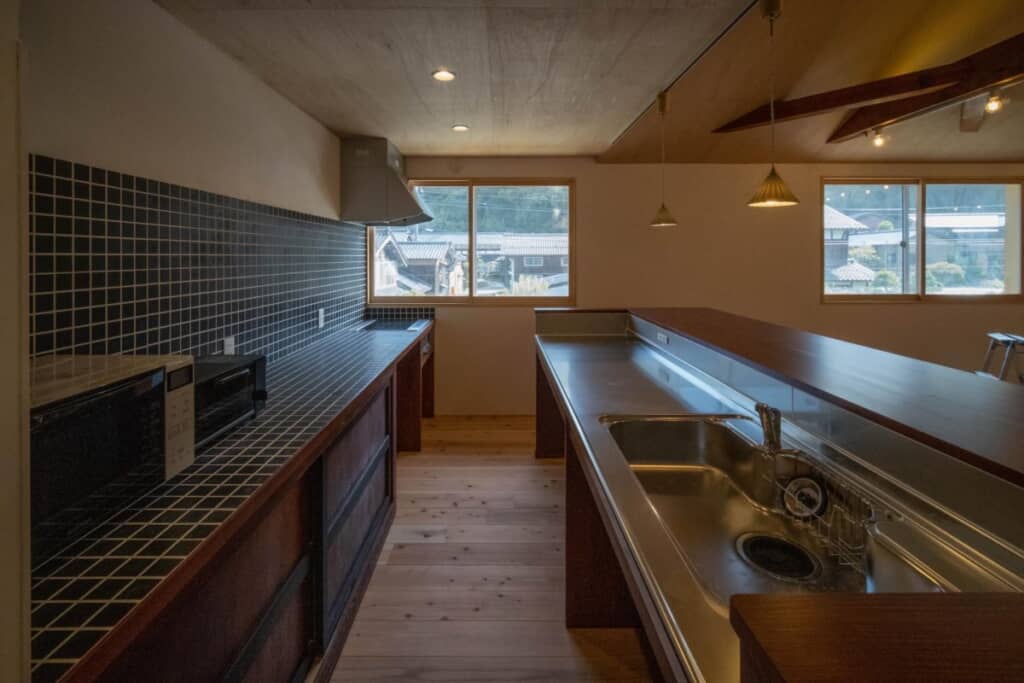 水屋箪笥の下の部分で作ったキッチン収納