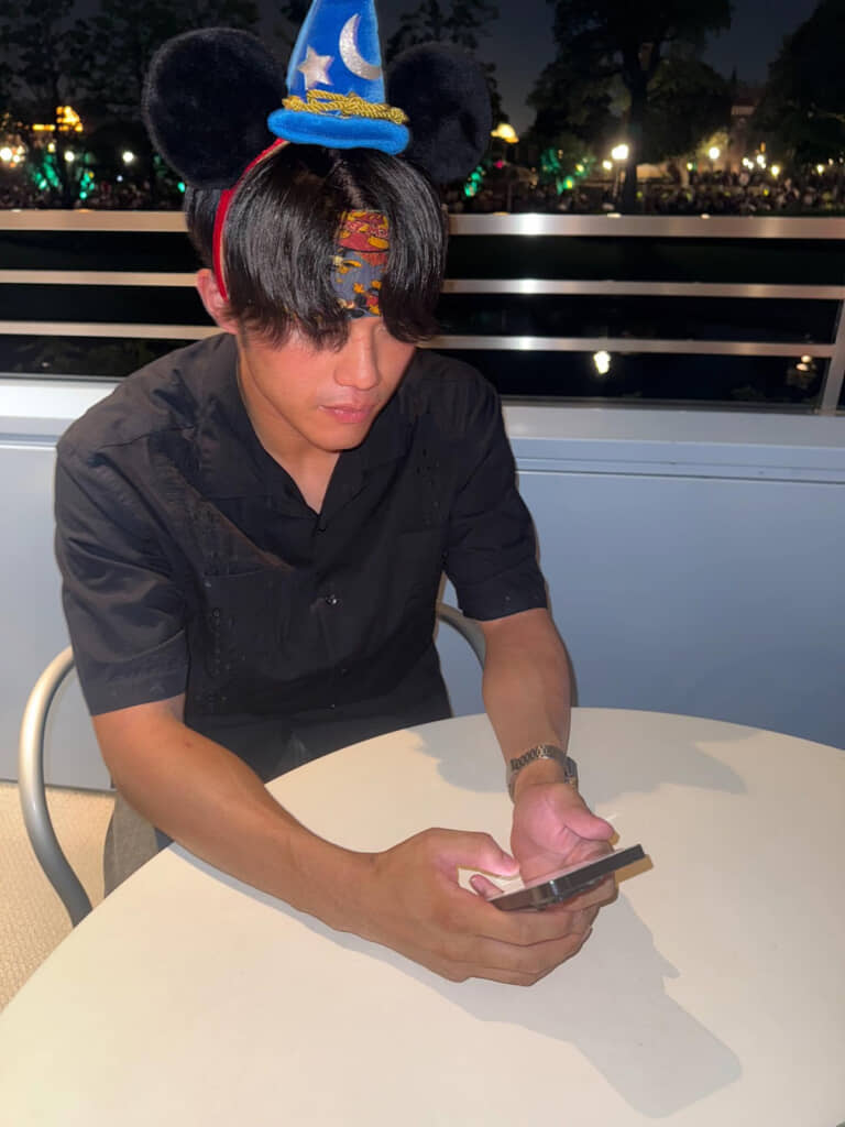 べ、別人だ……！