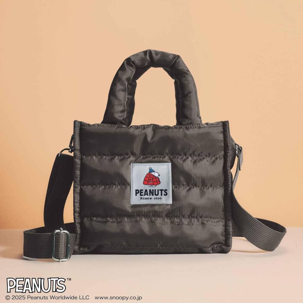 スヌーピーのデザインの2WAYキルティングバッグ