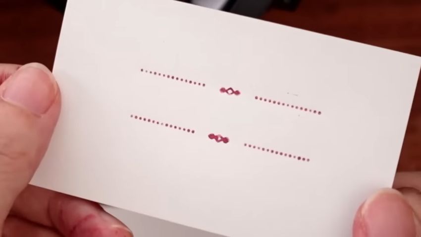 万年筆用のインクで印刷した記号と線