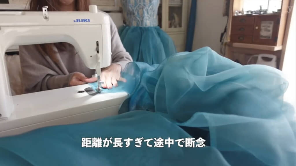 粗ミシンでのギャザー寄せは諦め、手作業での作業に