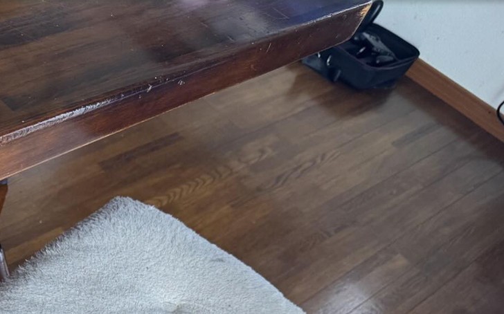 食卓のテーブルと椅子