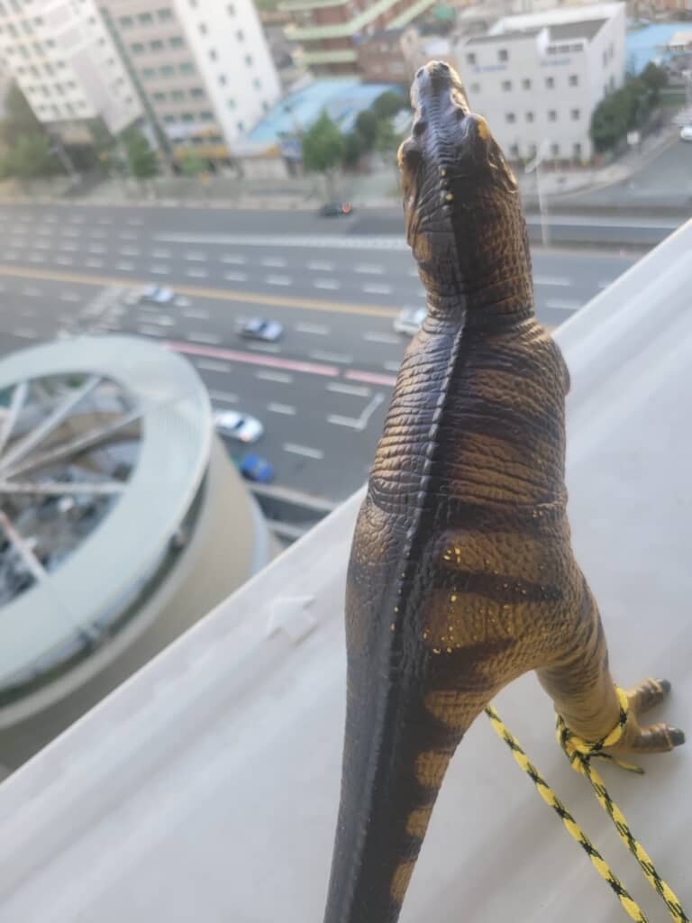 恐竜フィギュアを設置！