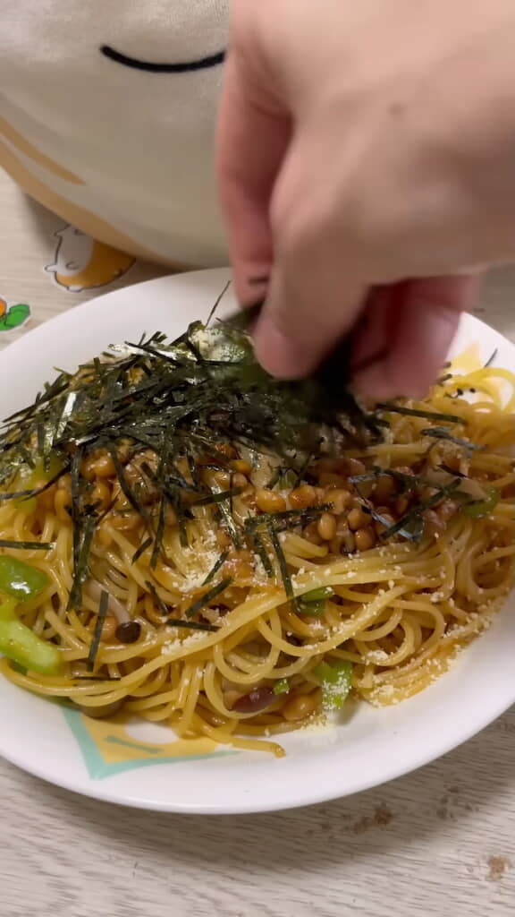 粉チーズと海苔をかけて完成！