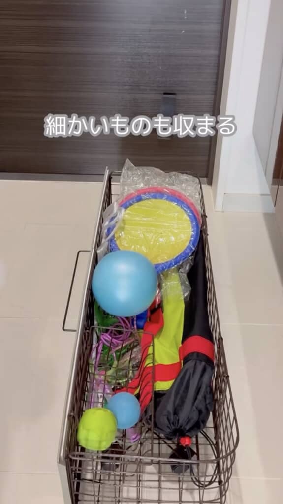 かごを後付けすればワゴンの中もごちゃつきません