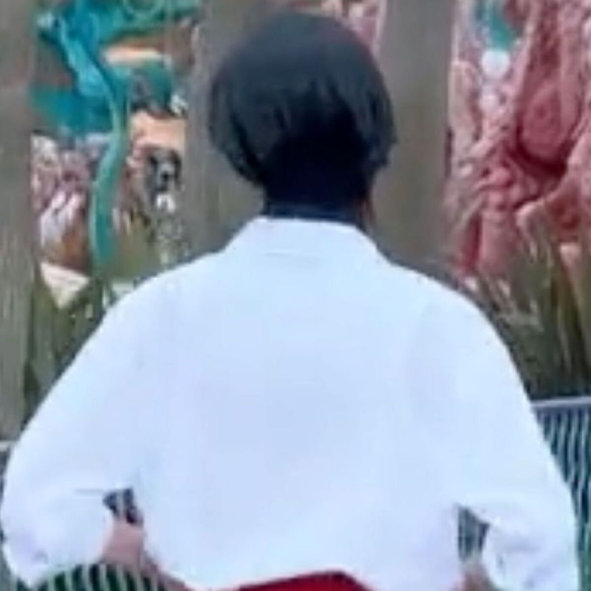 ディズニーで178センチ女性が振り返ると……　衝撃の姿に黄色い悲鳴「死にかけた」「本物すぎん！？」 | ディズニー ねとらぼ