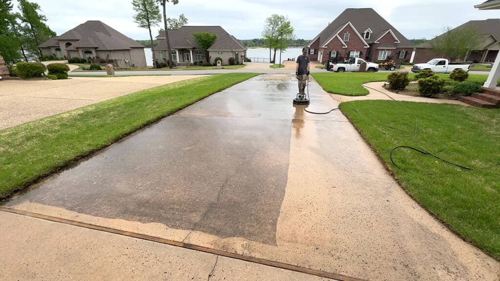 見違えるほどきれいになった通路