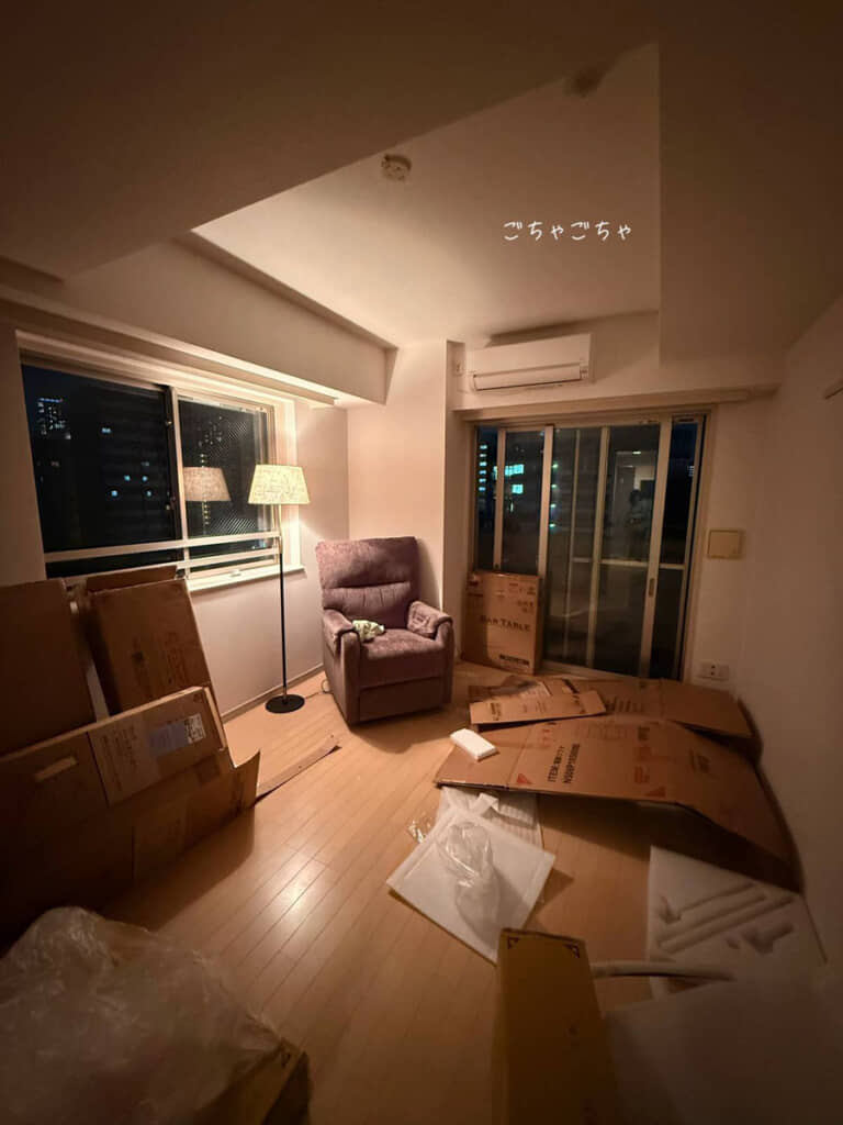 まだ家具を搬入したばかりで乱雑だった頃