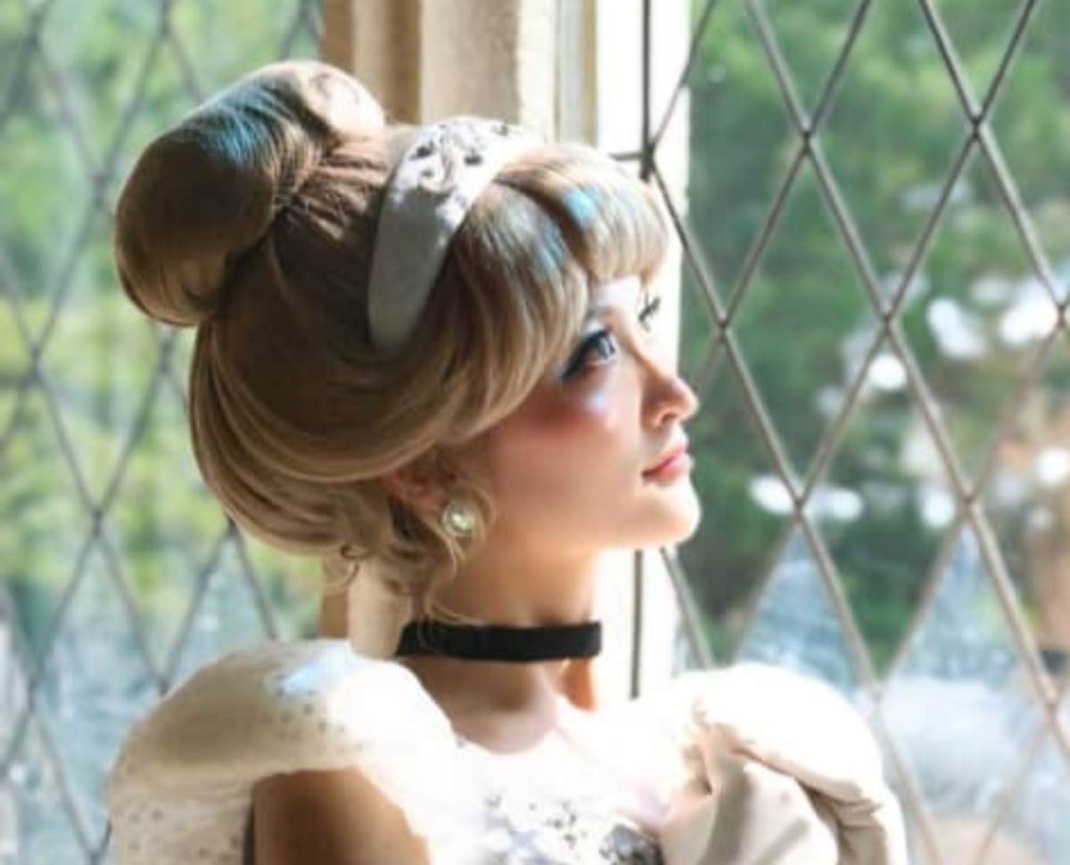 絵画のように美しいディズニープリンセス→前日夜の姿は……　爆笑のギャップに「リアルすぎて最高」「修学旅行みたい」（1/3） | ディズニー ねとらぼ