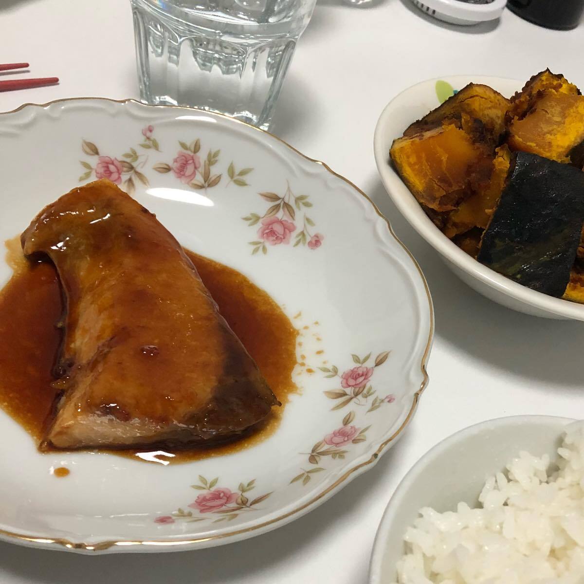 18歳で結婚した当時の“お皿”→7年後……　衝撃の変化が117万再生「もう皿がどうこうではない」「旦那さん羨ましい」 | ライフスタイル ねとらぼ