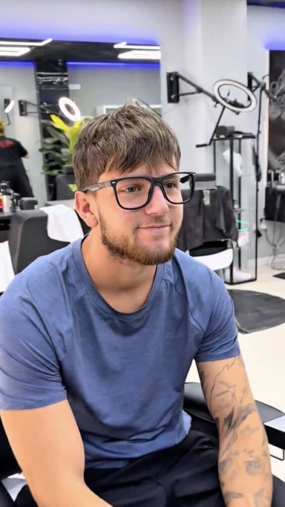 素朴な雰囲気の男性（ビフォー）