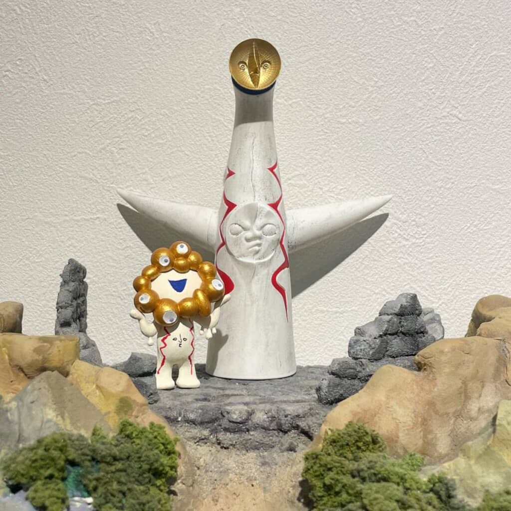 ミャクミャク人形を、思い切って「太陽の塔」カラーに塗ったら