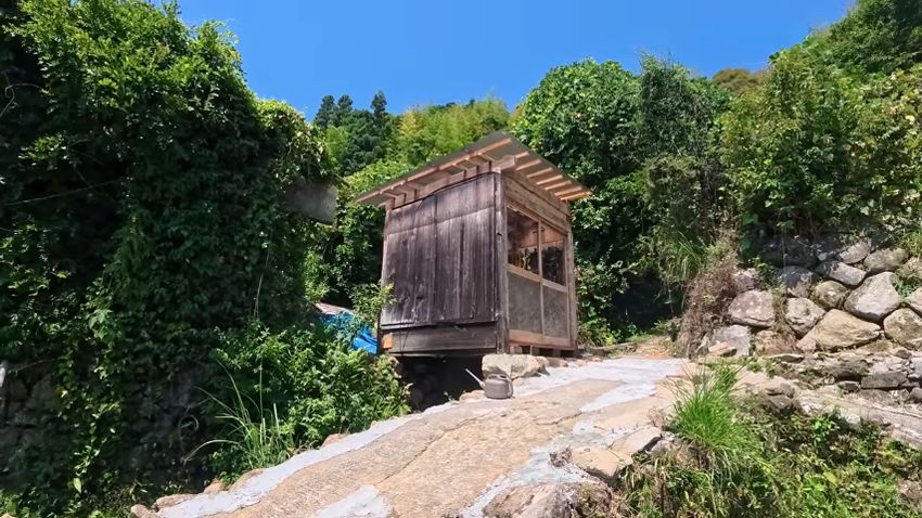 完成した小さな倉庫