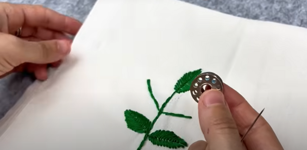 ボビンを刺しゅうに活用する投稿者