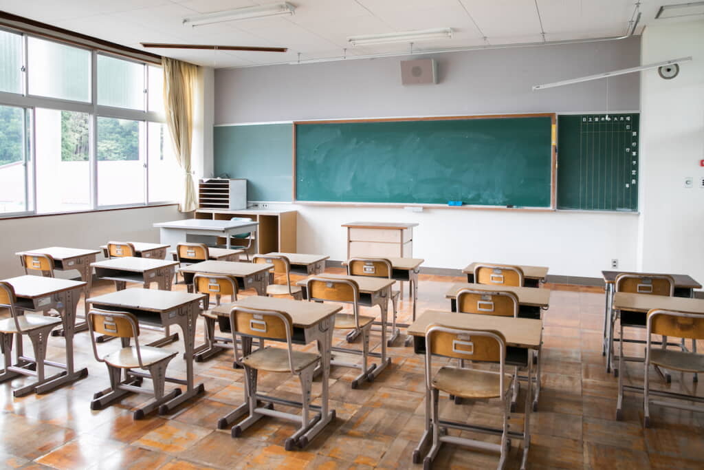 小学校が大雨で臨時休校に