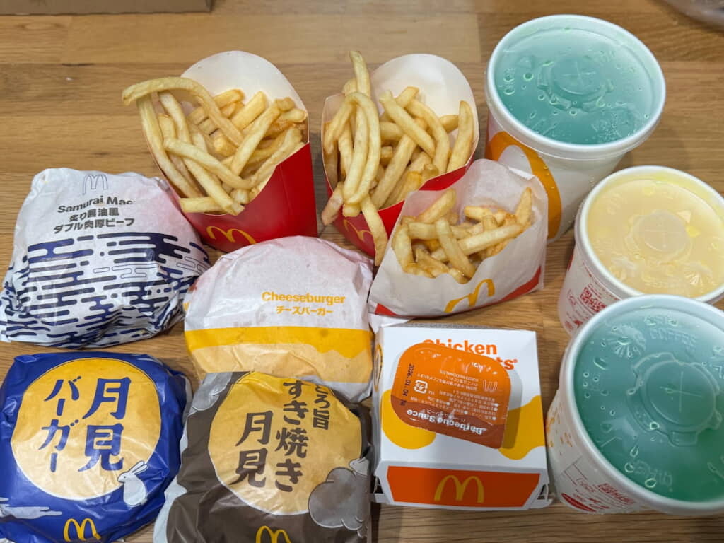 「本日の給食はこちらです」
