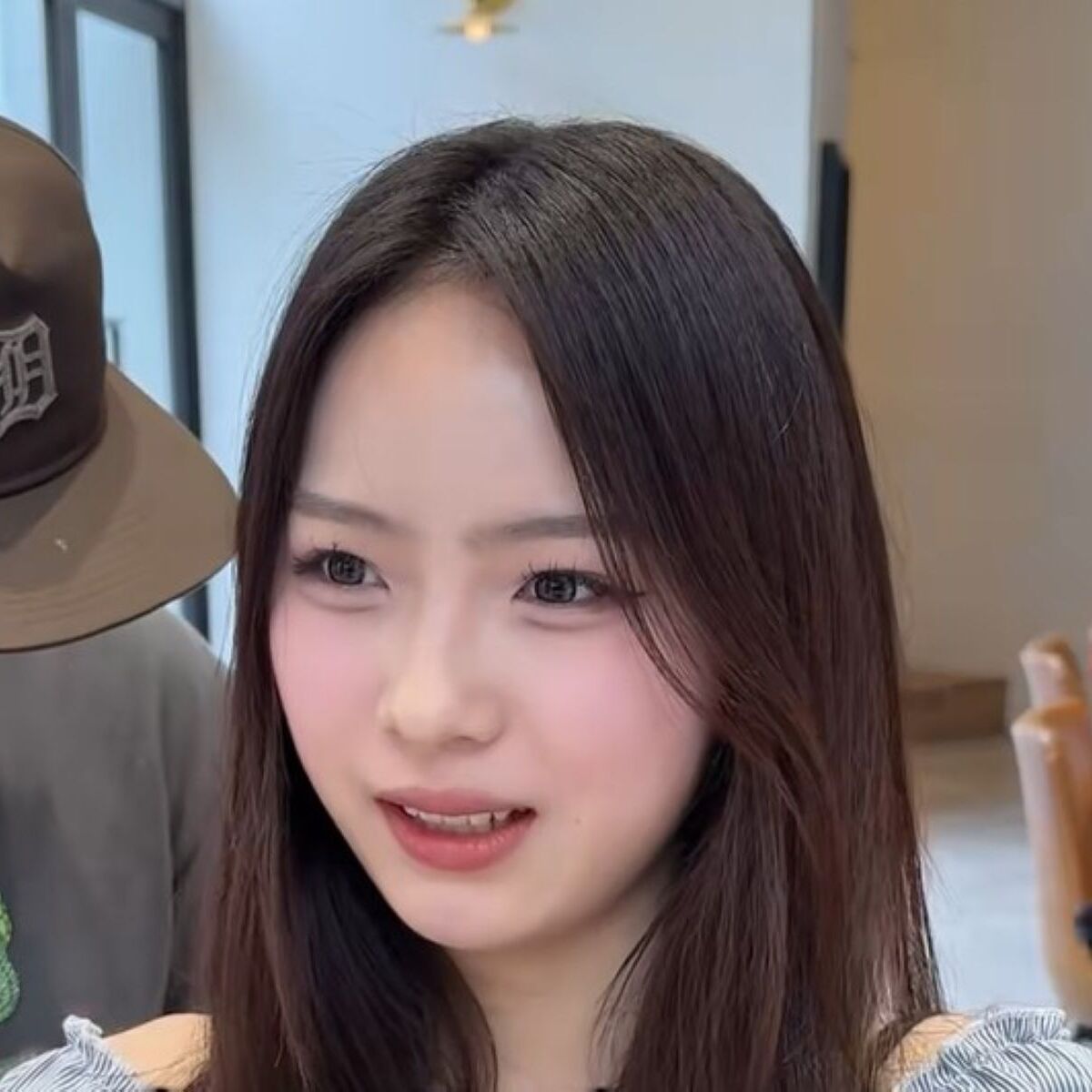 女性「前髪似合いますかね？」→美容師の本気で……　まさかの仕上がりが119万再生「こんなに雰囲気変わるの！？」 | 美容 ねとらぼ