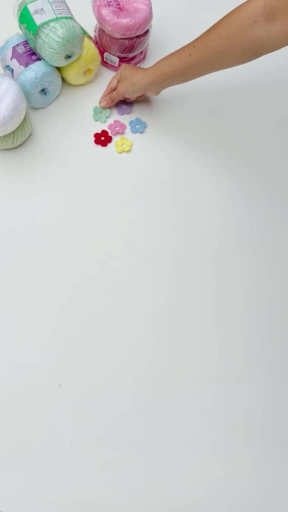 かぎ編みされた花のモチーフ