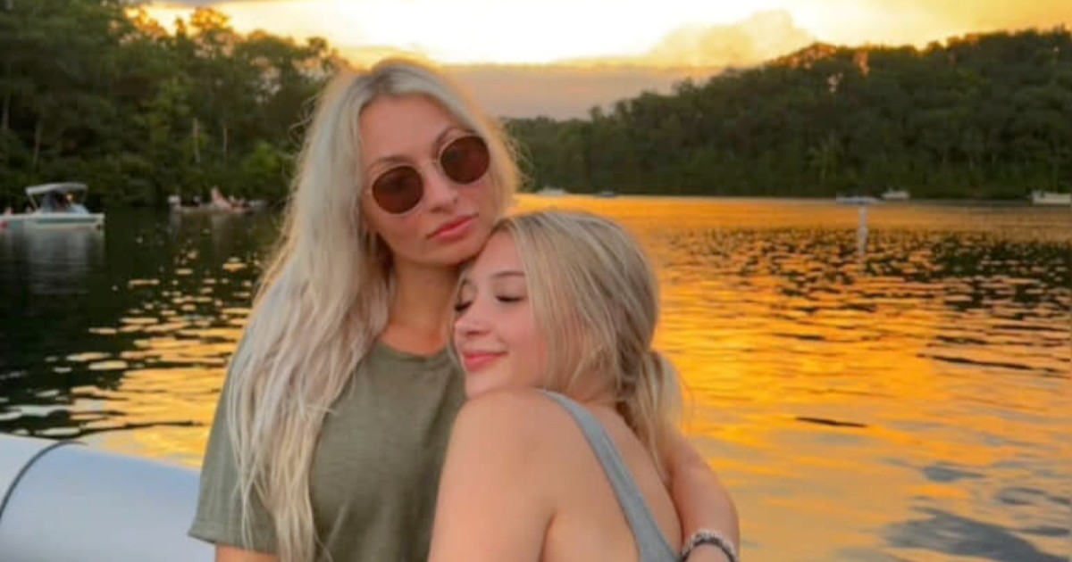 18歳で娘を産んだ女性、21年後…… “思いもよらない現在”に「素晴らしい贈り物」「今を楽しんで!」【海外】(1/2) | 育児 ねとらぼ