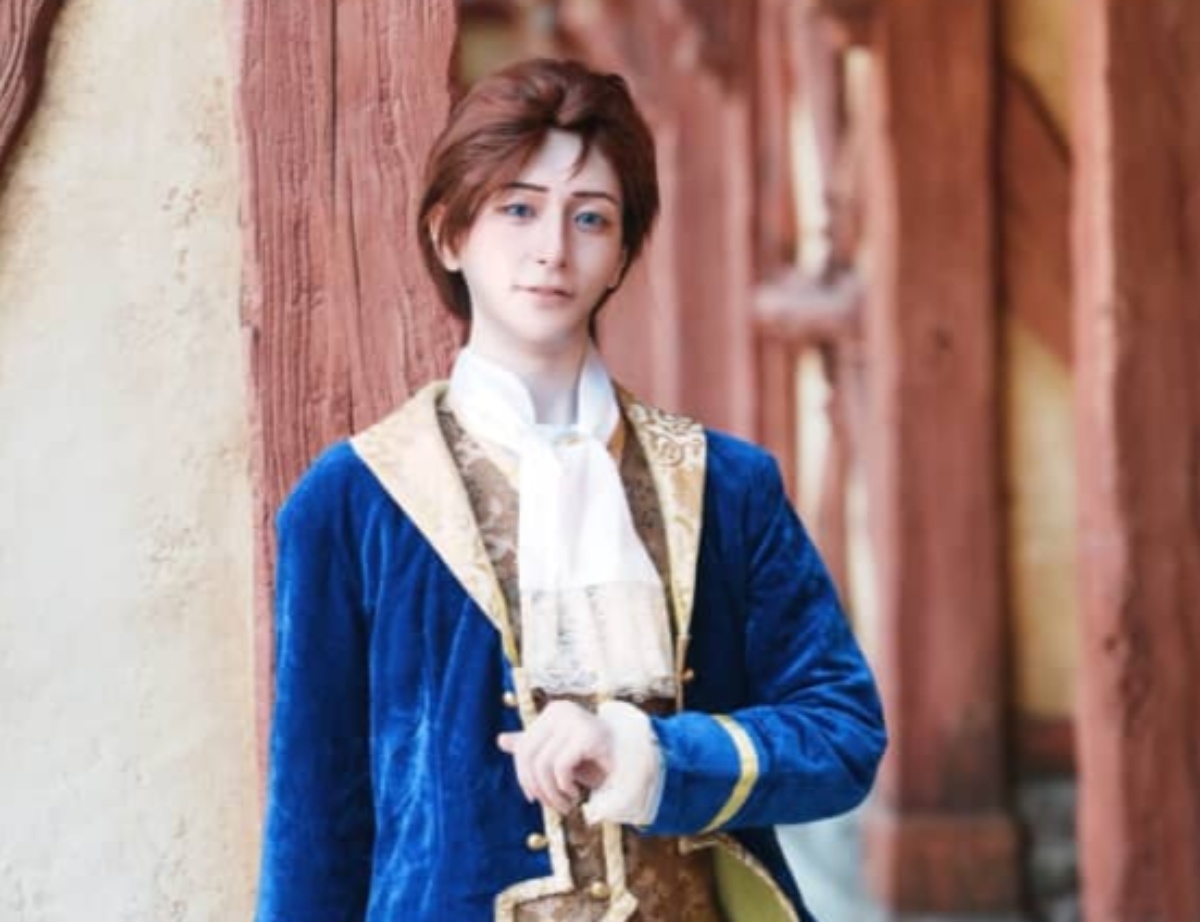 “女装男子”がディズニーで仮装中、暑すぎてジャケットを脱いだら……「えええええ天才」「再現度よ」　思いがけない展開に反響（1/3） | ディズニー ねとらぼ