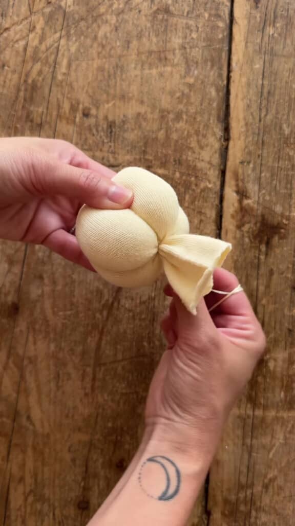 ソックパンプキン作り・筋を作るところ