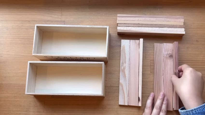 接着剤でL字型に貼り付けられた焚き付け材