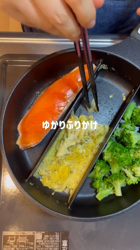 フライパンに卵がはりつくプチハプニング