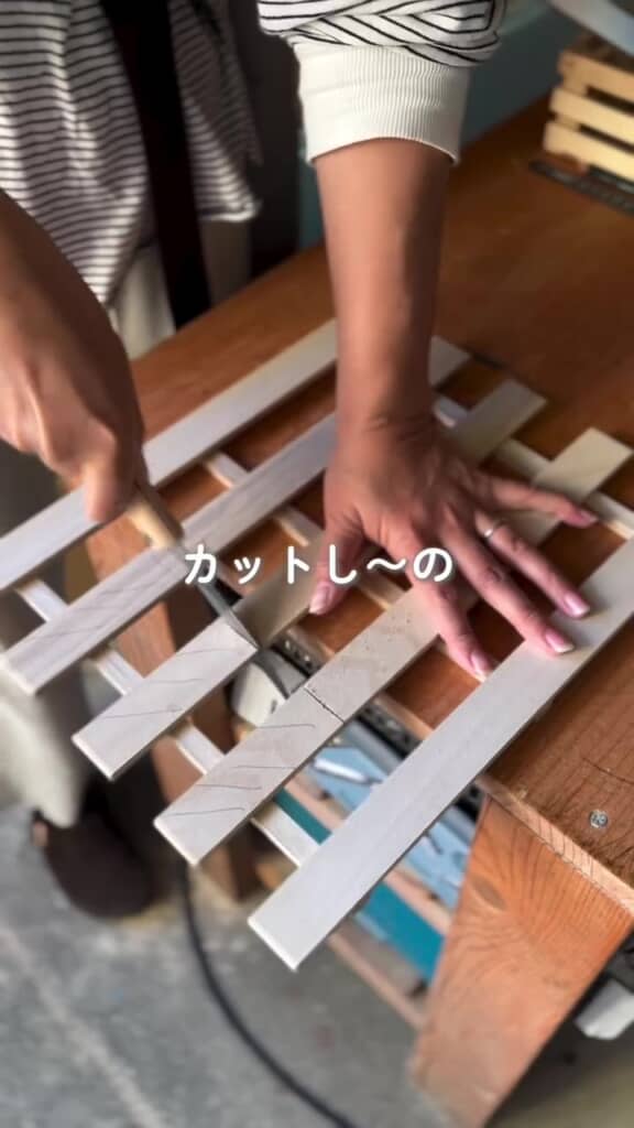 セリアのすのこをカットして